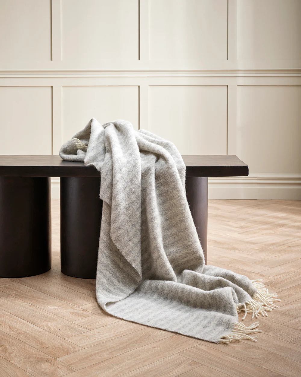 Noah Throw - Silver