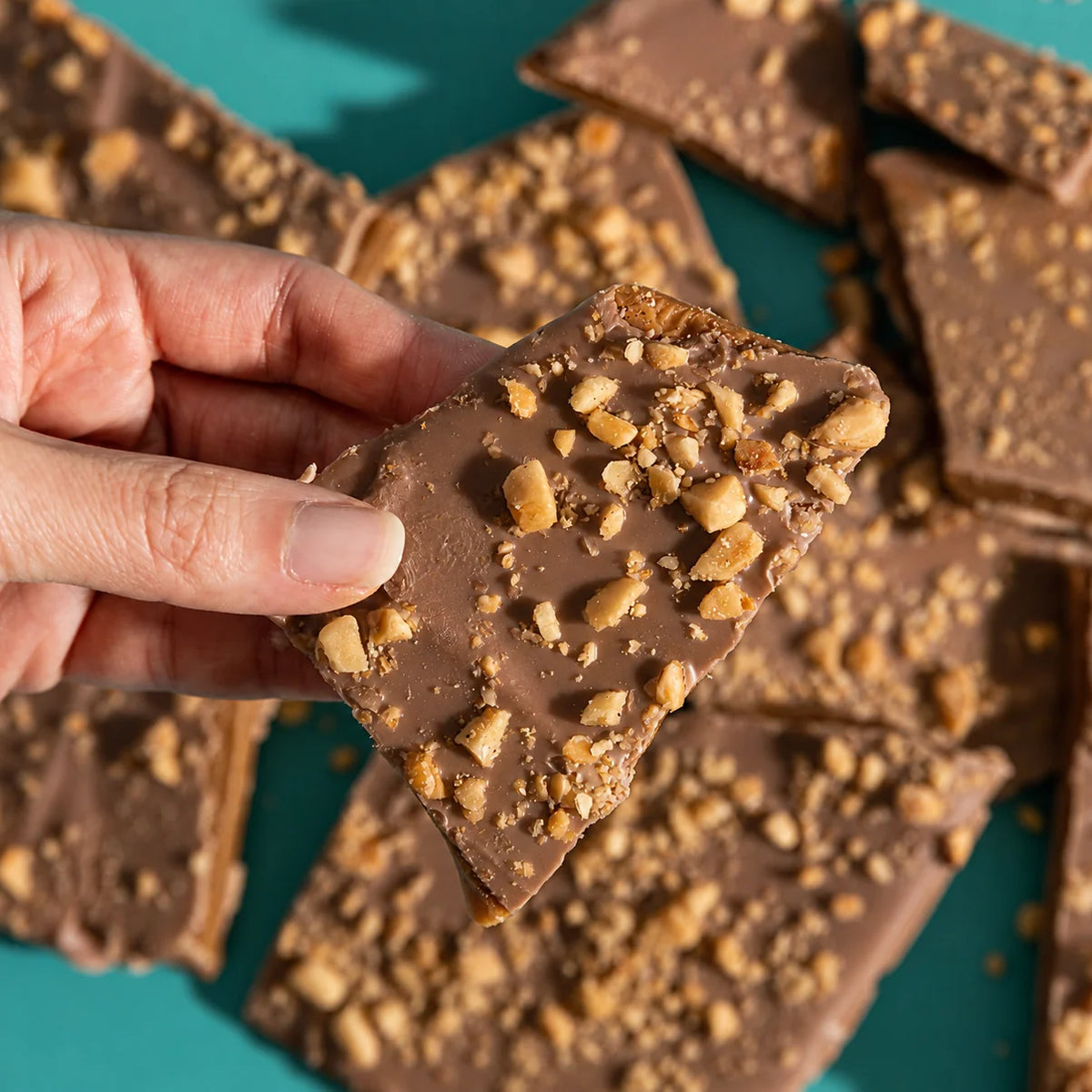 Milk Chocolate & Macadamia Toffee | 200g Jar