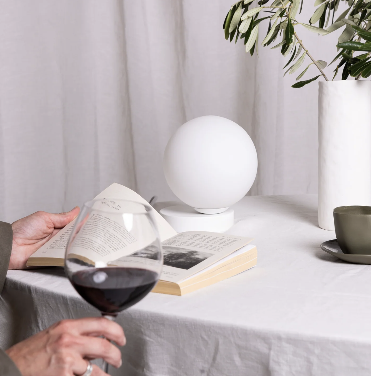 Yuri Table lamp - White
